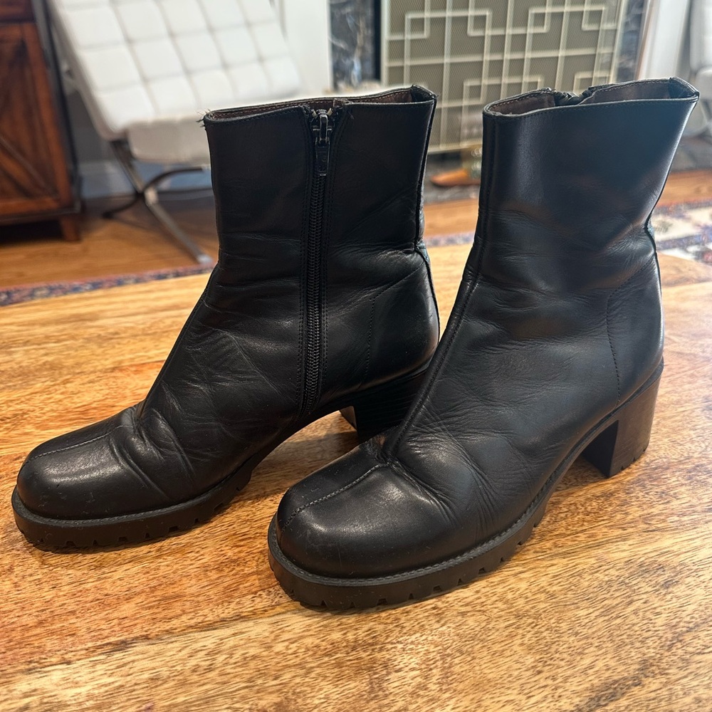 Vintage 1990’s GUESS Black Leather Ankle Boots Heel 2.5” with Side Zip Size 7.5